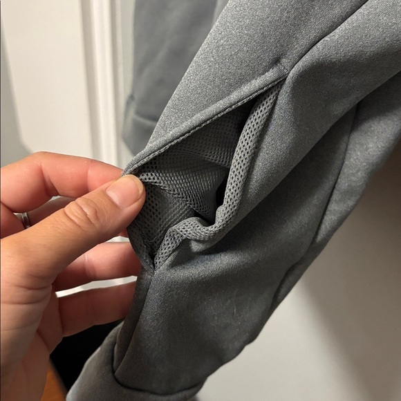 Nike Charcoal Crewneck Sweatshirt with front Pocket Men’s Size: Large - Picture 5 of 7